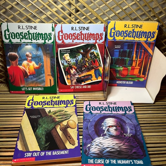 Vintage Goosebumps book lot First Scholastic Printing with holder 5 - Picture 5 of 12